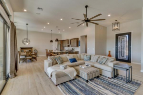 Luxurious Desert Oasis Fireplace and Private Pool!
